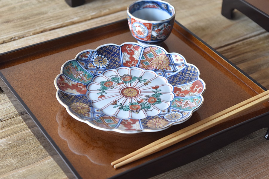 大聖寺伊万里 色絵 奇玉宝鼎之珍 菊型 五寸皿 - 生活骨董と古布の