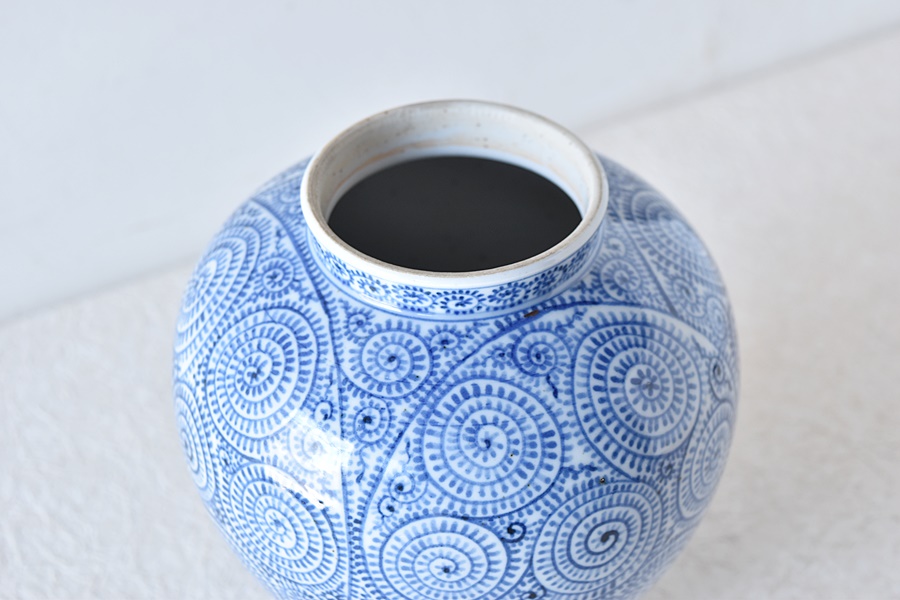 古伊万里 染付 蛸唐草 壺 - 生活骨董と古布のアンティークショップ