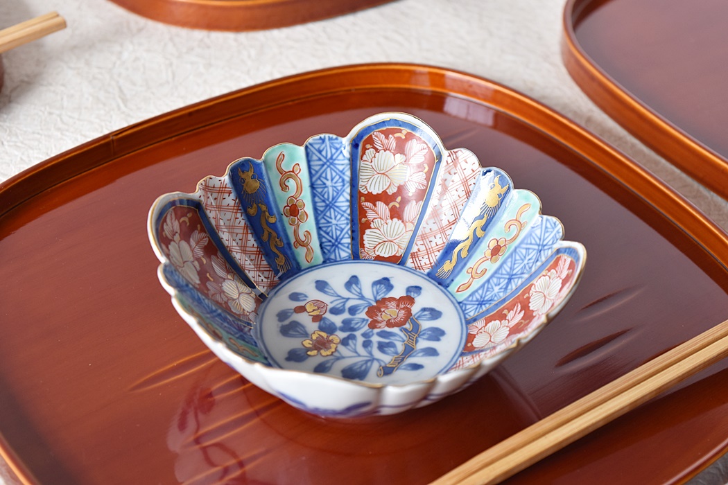 金彩色絵花草紋輪花小皿 伊万里焼 明治 5枚組 金彩色絵花草紋輪花小皿