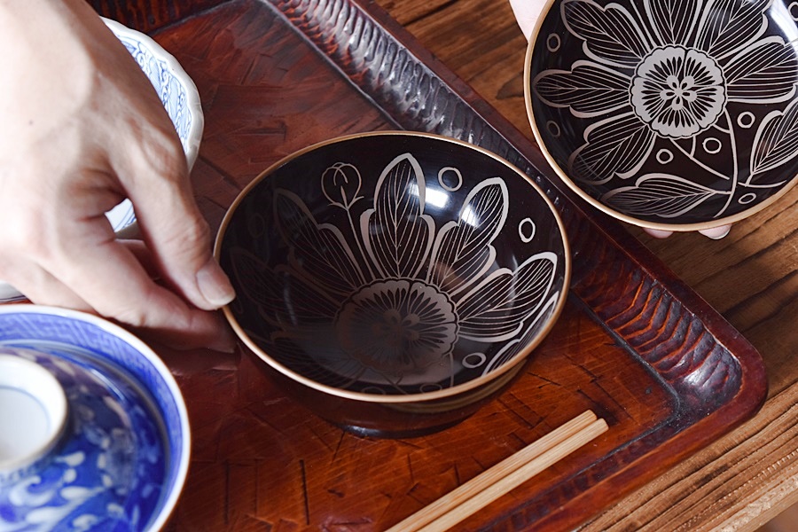 天然木製漆塗 黒漆塗り 菊蒔絵 煮物椀 - 生活骨董と古布のアンティーク