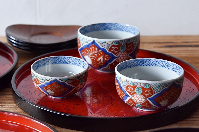 伊万里 色絵 草花模様 大中小 珍しい入れ子の輪茶碗 - 生活骨董と古布