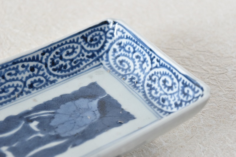 古伊万里 染付 蛸唐草 富貴長春 長皿 - 生活骨董と古布のアンティーク