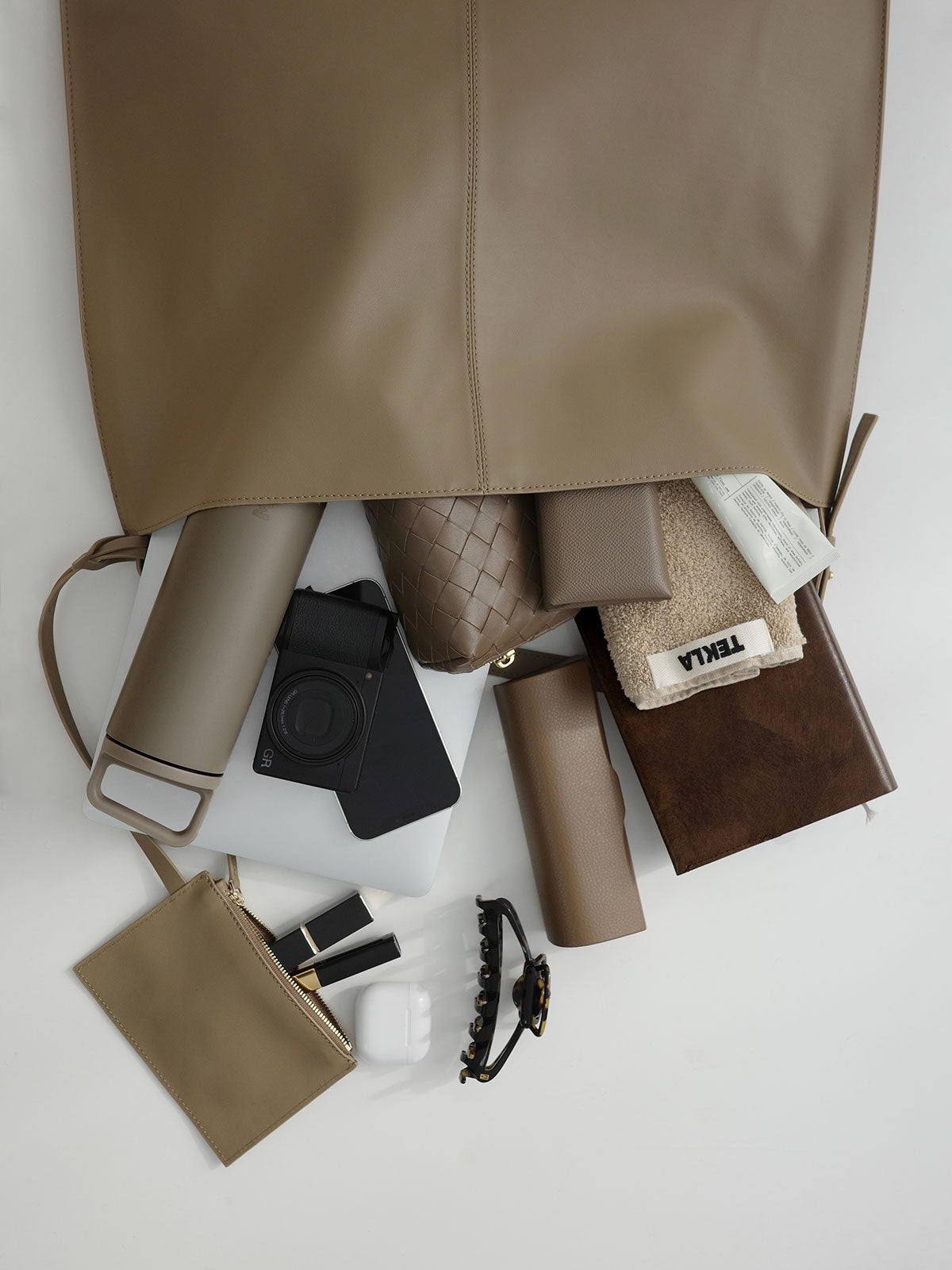 レザーラージショルダーバッグ