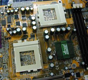 ASCII.jp：i815EPでデュアルCPUに対応した珍品マザーボードがACORPから