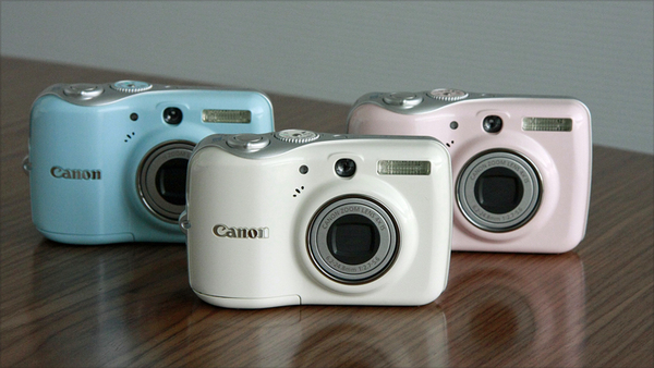 ASCII.jp：外は「ふんわり」中は「質実剛健」、PowerShot E1の秘密 (1/5)