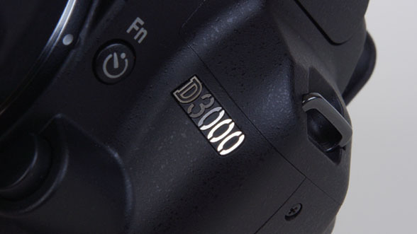 ASCII.jp：初心者でも使いこなせる一眼！ ニコン「D3000」 (1/4)