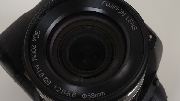 ASCII.jp：広角24mmで撮れて暗所にも強い!? 富士「FinePix HS10」 (1/4)