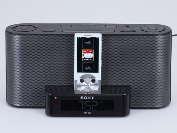 ASCII.jp：“お部屋で”“車で”ウォークマンを堪能できる最新スピーカー (3/3)