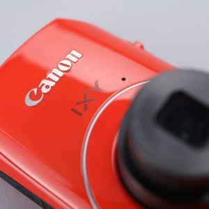 ASCII.jp：キヤノン初！ 裏面照射搭載のIXY 30Sを試す (1/3)