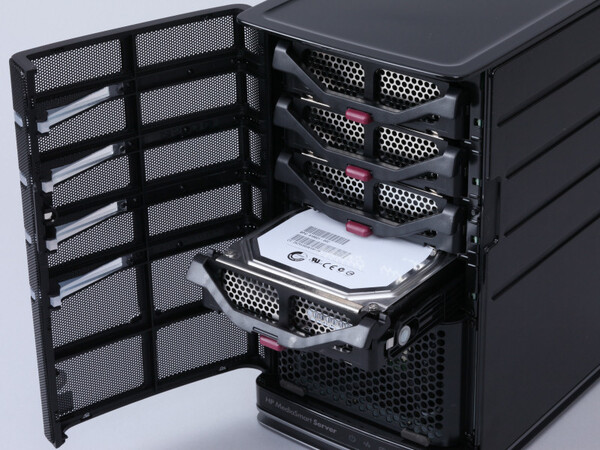 ASCII.jp：WHSを超えたホームサーバー MediaSmart Server EX490 (1/4)