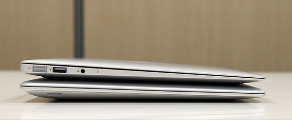 ASCII.jp：11インチに絶賛の嵐 MacBook Airがやってきた！ (1/3)