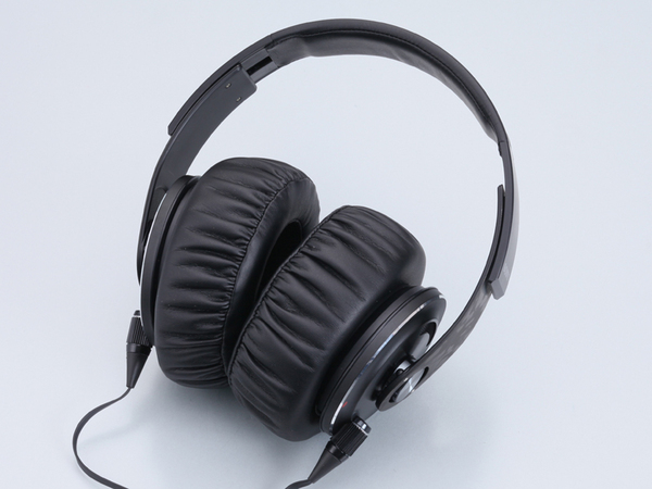 ASCII.jp：重低音好きは必聴!? ソニー「MDR-XB」ヘッドフォン (1/2)