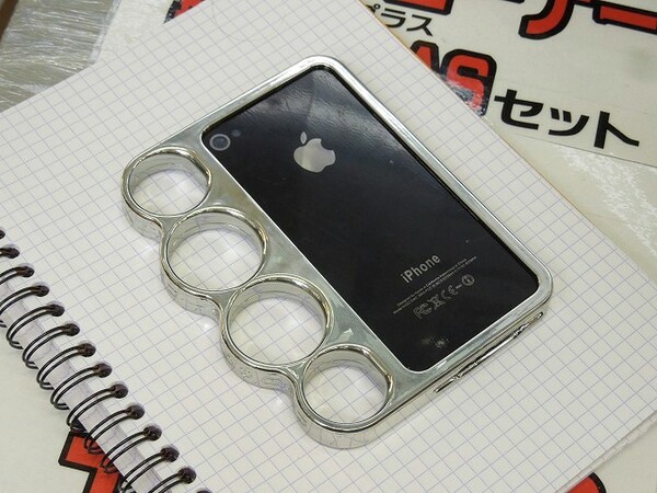 ASCII.jp：インパクト絶大！ メリケンサックみたいなiPhoneケース