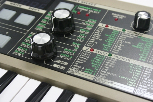 ASCII.jp：あの会社のシンセサイザーは10年経ってもまだ売れている (1/5)