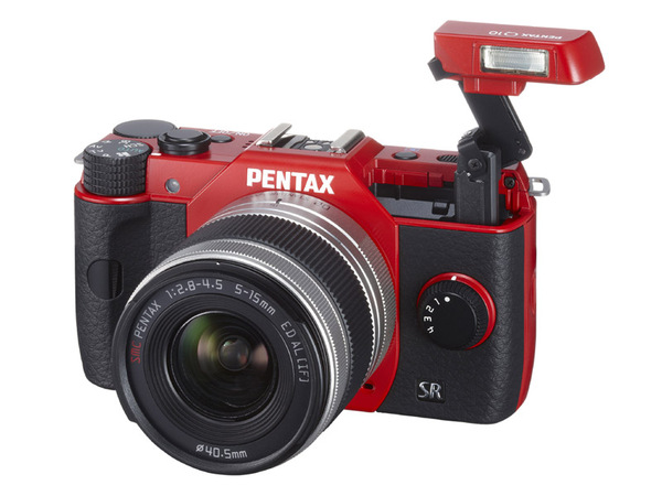 ASCII.jp：100色から選び放題の手乗り一眼「PENTAX Q10」