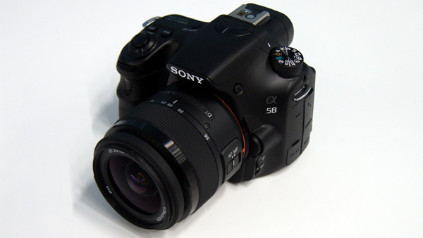 ASCII.jp：エントリーだけど2000万画素超！ ソニー「α58」登場