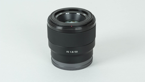 ASCII.jp：フルサイズ対応で約3万円！ お散歩レンズにもいいソニーE