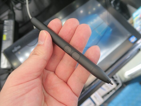 ASCII.jp：専用キーボード＆ペン付きの富士通製Windowsタブが2万円切り！