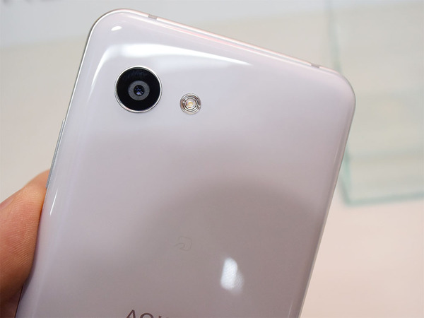 シャープ「AQUOS R2 compact」、待望のプレミアムコンパクト機を