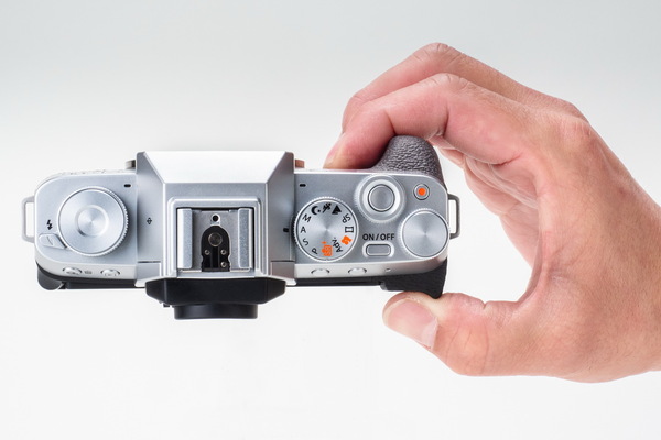 ASCII.jp：富士フイルム X-T200 実機レビュー = なつかしデザインに