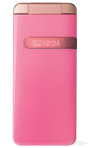 auから約1年ぶりのフィーチャーフォン『GRATINA』が登場 - 週刊アスキー