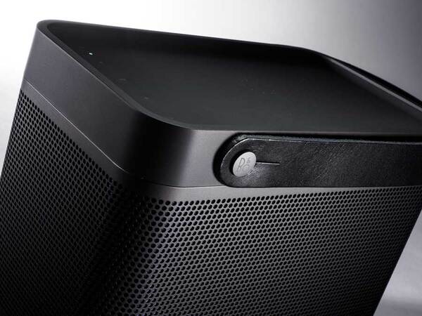 迫力ある低域でスマホ充電まで可能、Bang ＆ Olufsen「Beolit 20」を