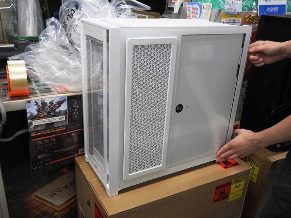 ASCII.jp：白さが増したCORSAIRのPCケース「iCUE 5000X」