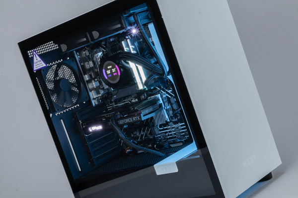 ASCII.jp：デザイン・性能・機能3拍子揃った1台、NZXTの新PCケース「H7