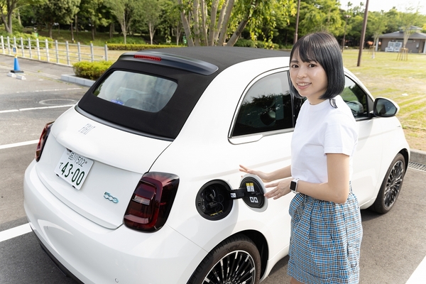 ASCII.jp：チンクエチェントの電気自動車「FIAT 500e」は無条件で運転