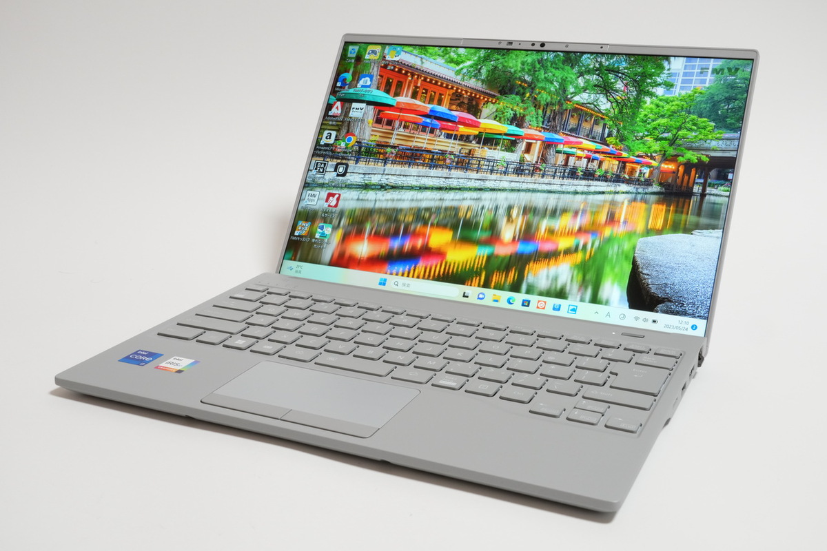 ASCII.jp：スッピンで会議に出られるAIアプリ搭載モバイルノート