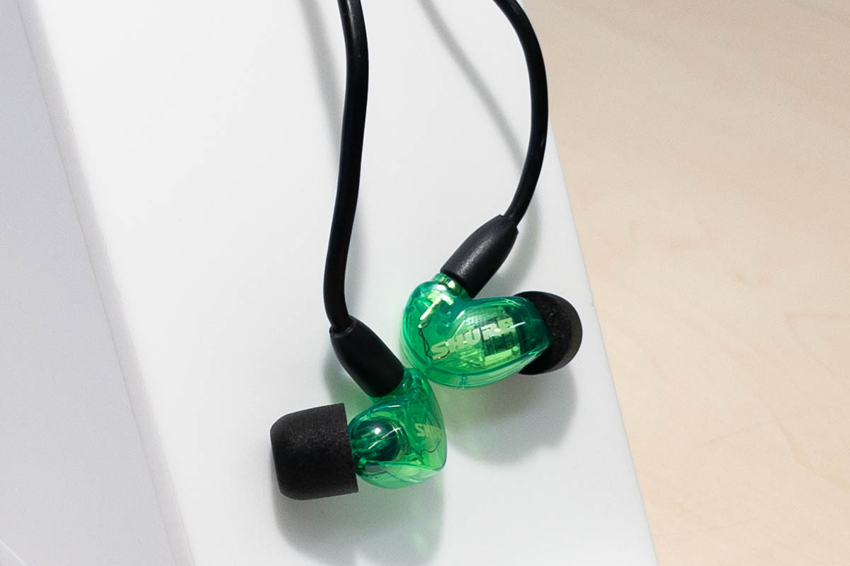 ASCII.jp：SHURE、ロングセラー「SE215 Special Edition」に新色グリーン