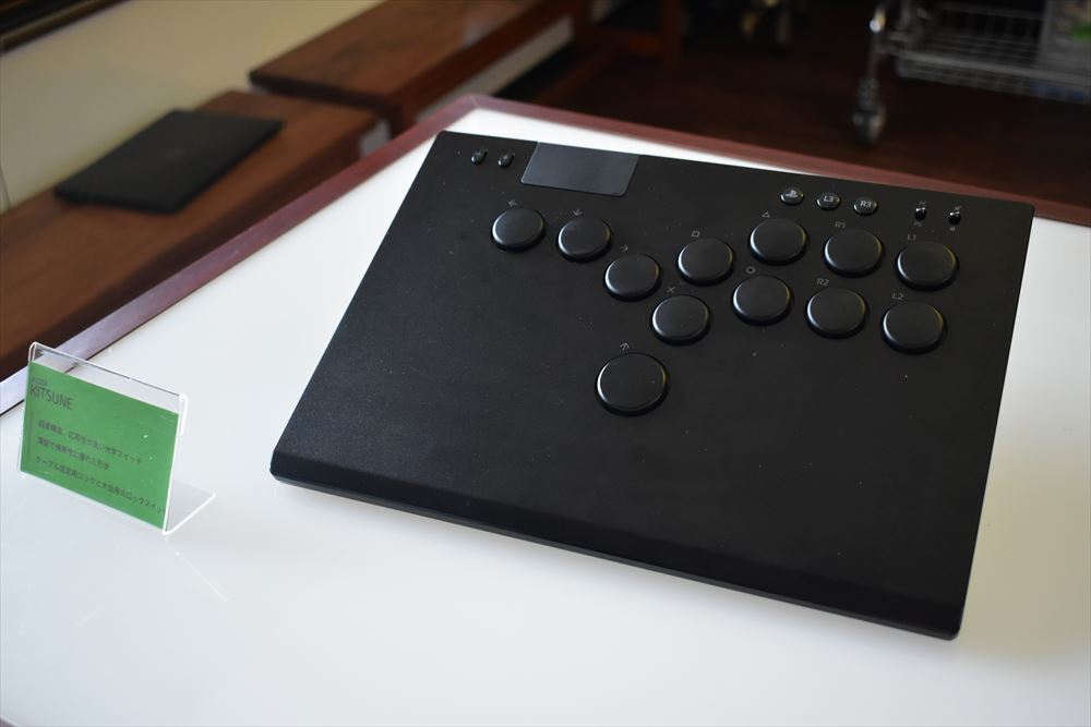 薄すぎるレバーレスアケコン「Razer Kitsune」も！Razer新製品を試し