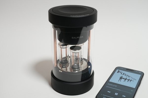 ASCII.jp：バルミューダのスピーカーはエモ度100点満点中100点でした！