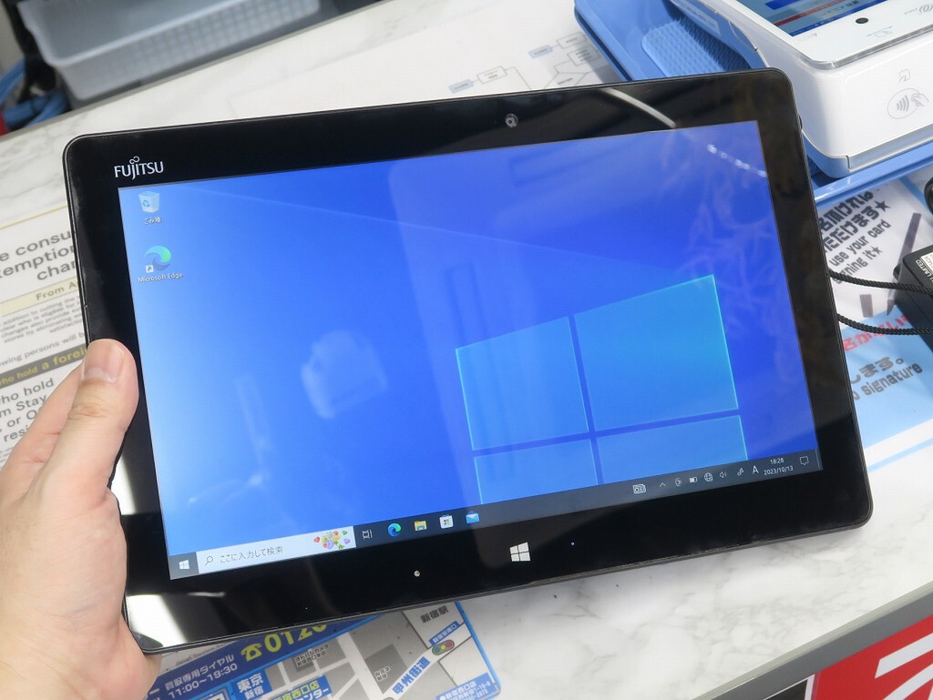 クレードル＆ペン付き！ Windows 10でフルHDの中古ARROWSタブレットが