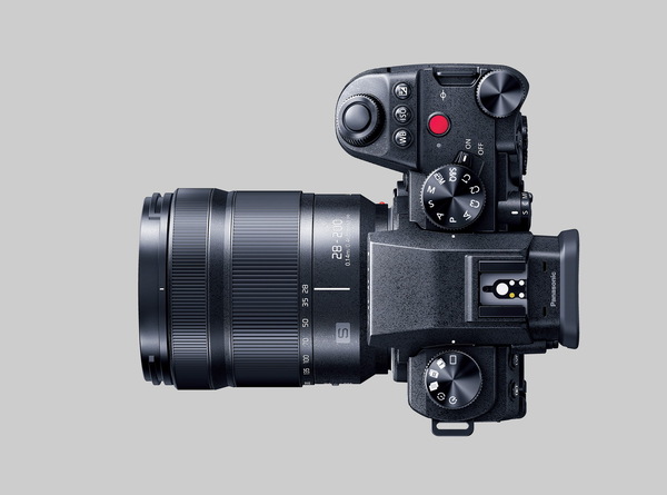 ASCII.jp：パナソニックが世界最小・最軽量のフルサイズ用7倍ズーム「S