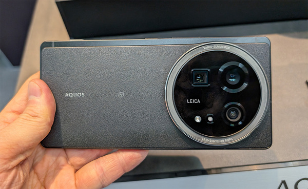 ASCII.jp：ライカカメラのAQUOSスマホ最高峰「AQUOS R9 pro」のSIM