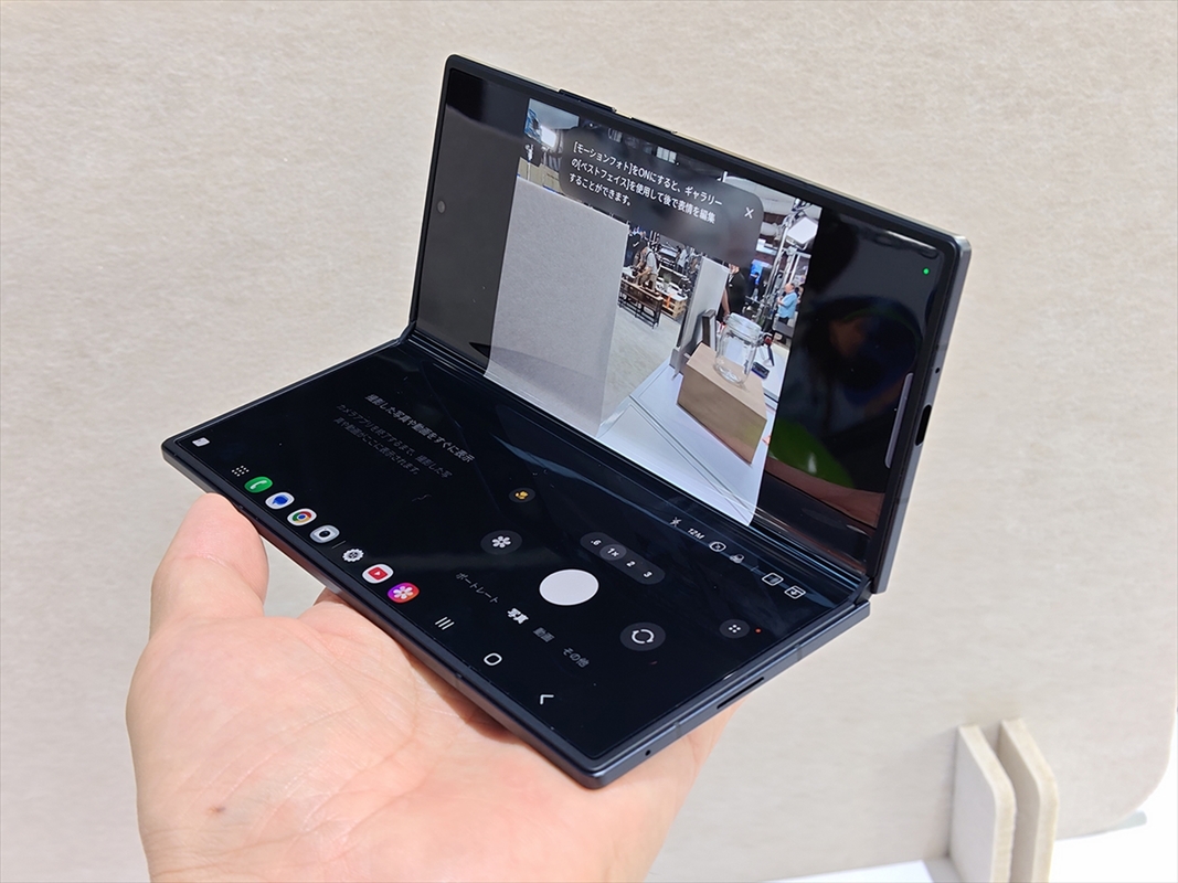 折りたたみなのに開くと4.2mm、閉じると8.9mmと極薄の「Galaxy Z Fold7