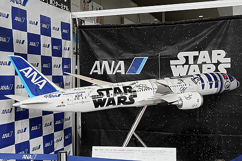 関空旅博2016】ANA、「スター・ウォーズ/フォースの覚醒」出演者サイン