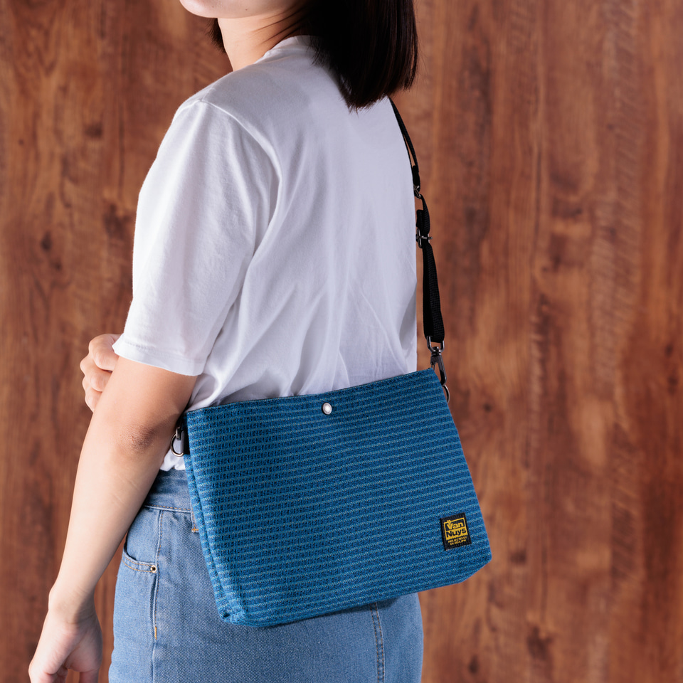 ANA×バンナイズ、未使用のシートカバーをアップサイクルしたバッグや