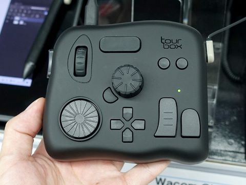 クリエイター向け左手用デバイス「TourBox NEO」の実機展示、TSUKUMOで