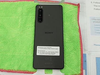 Xperia 5 IV」の海外版が店頭入荷、Snapdragon 8 Gen1搭載の6.1型