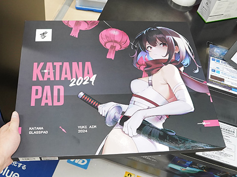 バランスタイプのガラス製マウスパッド「Yuki Aim Glass Mousepad