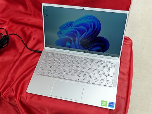 第11世代Core i7+メモリ16GBの13.3インチノートが49,800円！中古PC