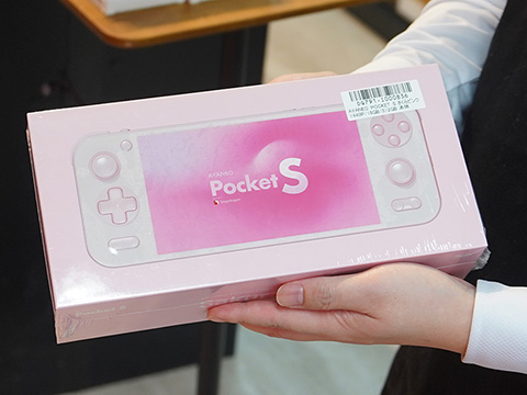 Android携帯ゲーミングデバイス「AYANEO Pocket S」に新色の「さくら