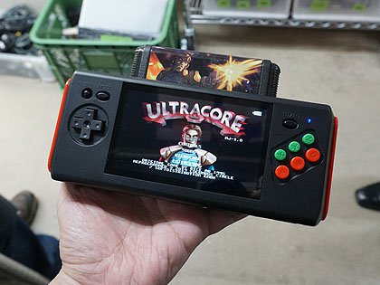 ポータブルメガドライブ互換機「IPS 16ビットポケットMD HD」が発売