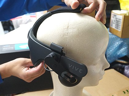 HTC VIVEの装着感がアップする「VIVE デラックス オーディオ