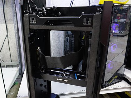 煙突構造”の縦長Mini-ITXケース「EVOLV SHIFT」が発売、計2モデル