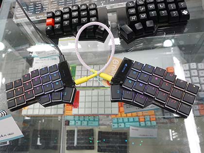 ロープロスイッチ採用の左右分割型キーボード「Corne Chocolate」が