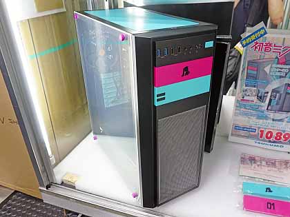 初音ミク仕様のPCケース「Versa H26 HATSUNE MIKU EDITION」が展示中