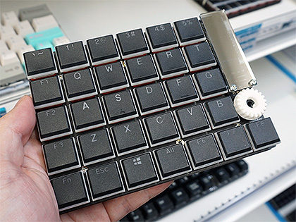 組み立てやすくなった左右分離型キーボード自作キット「Helix rev3 LP